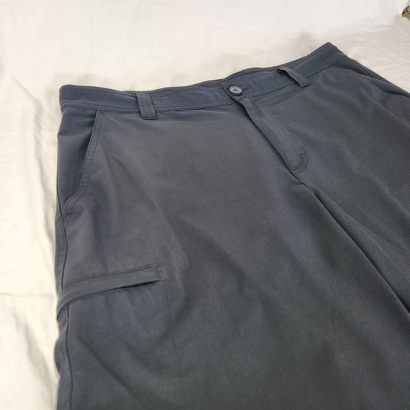 Columbia Men's Black Flat Front Shorts 38 - Picture 3 of 12